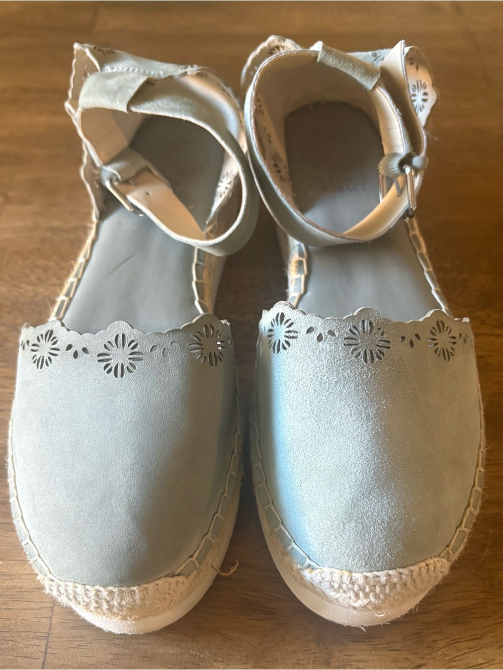 Vince Camuto Light Green and  Cream Embossed Logo Footbed